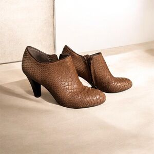 Geox Respira Brown Leather Snake Texture Ankle Booties Heels Size 5